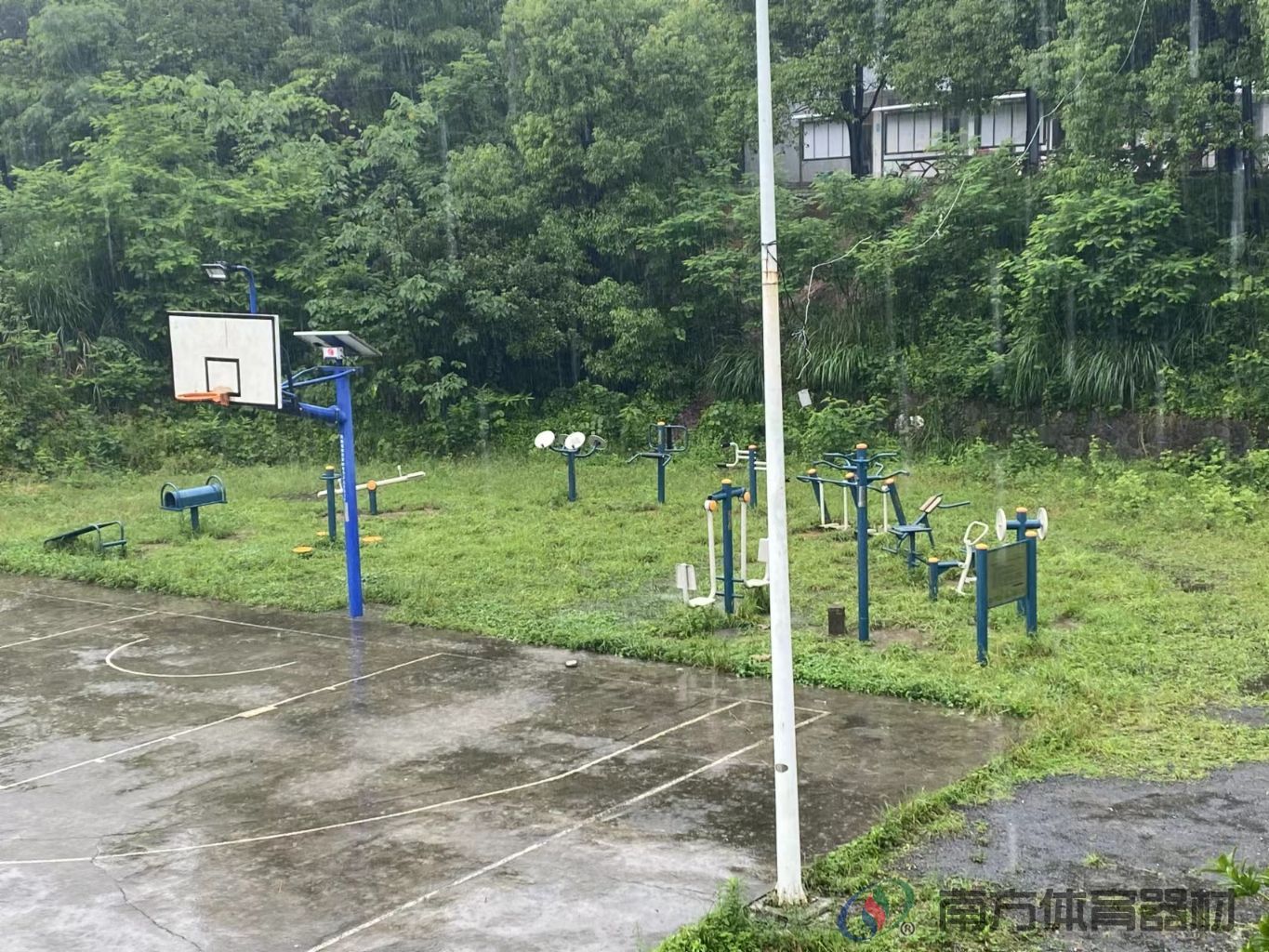 湖南省湘西土家族苗族自治州凤凰县落潮井镇唐家桥村落潮井塘家桥村全民健身路径工程