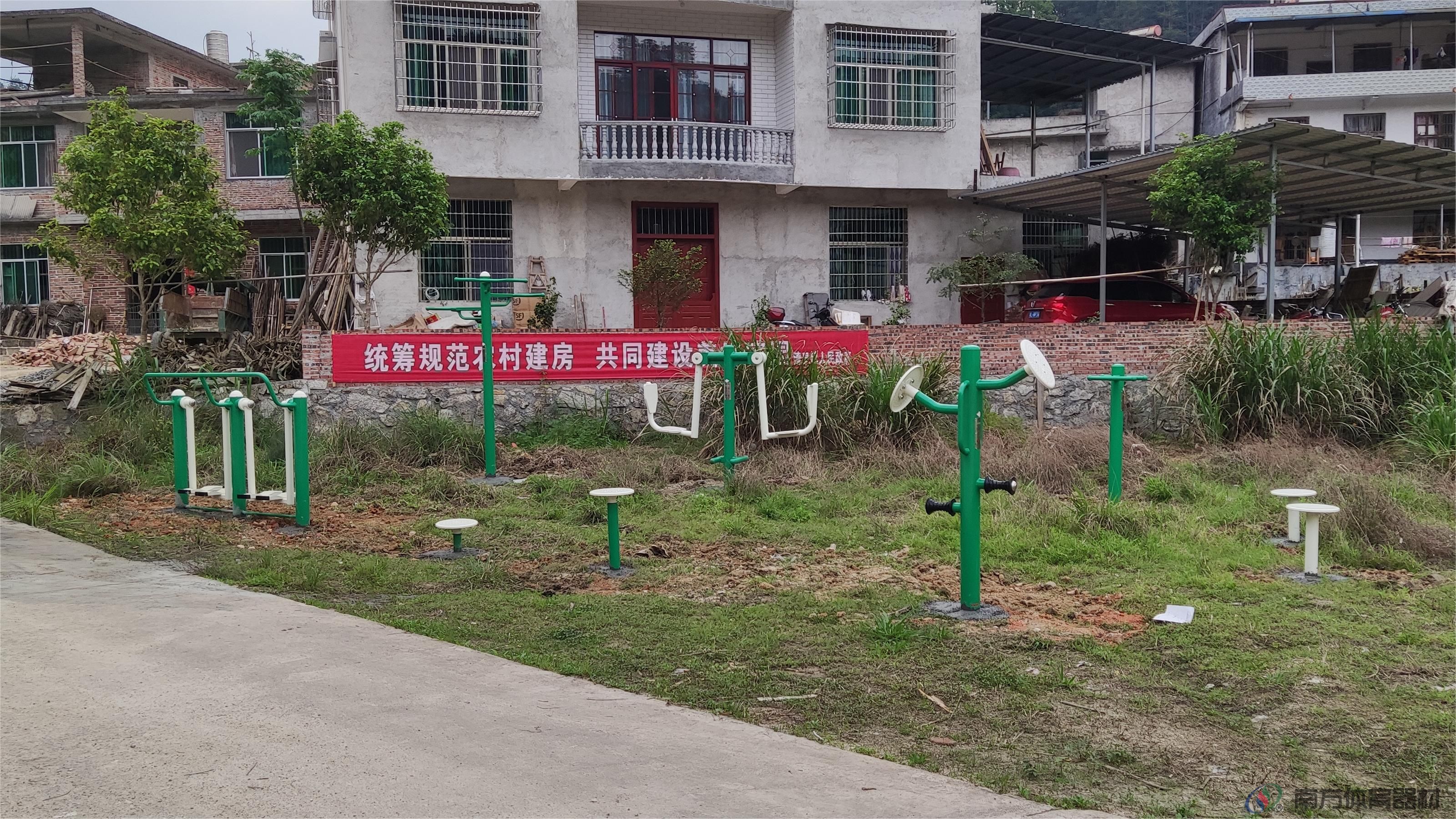 湖南省郴州市桂东县普乐镇齐云山村普乐中心学校全民健身路径工程