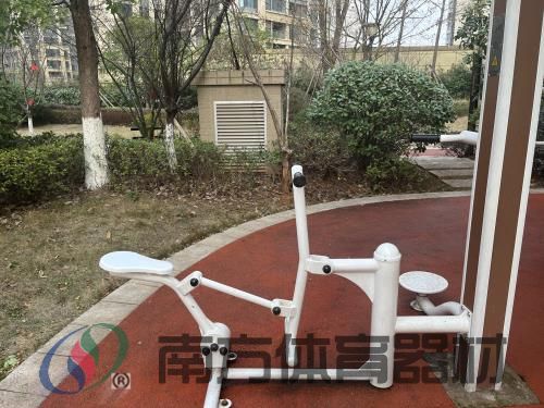 湖南省湘潭市岳塘区五里堆街道五里堆社区居委会岳塘区五里堆街道五里堆社区长房上层国际小区全民健身路径工程