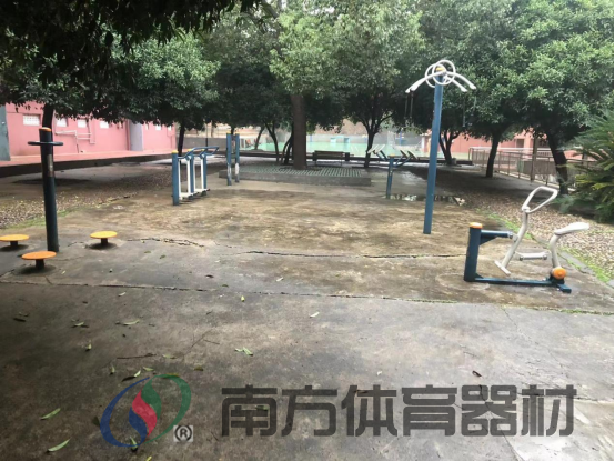 湖南省邵阳市双清区石桥街道秀峰社区秀峰社区区政府家属区全民健身路径工程