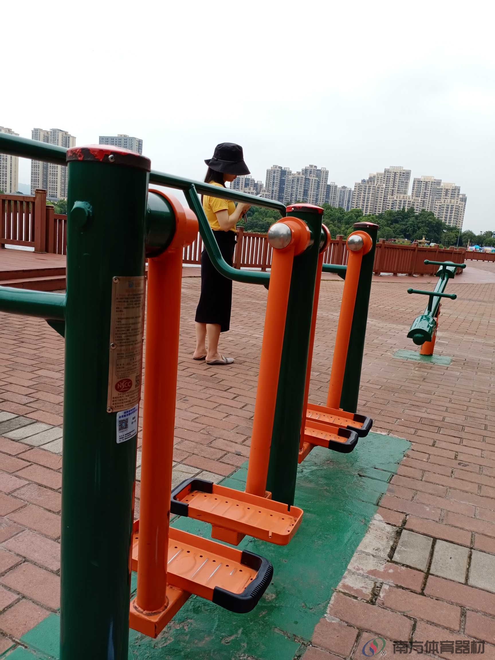 湖南省株洲市天元区泰山路街道新塘管理处社区湘银星城二期全民健身路径工程